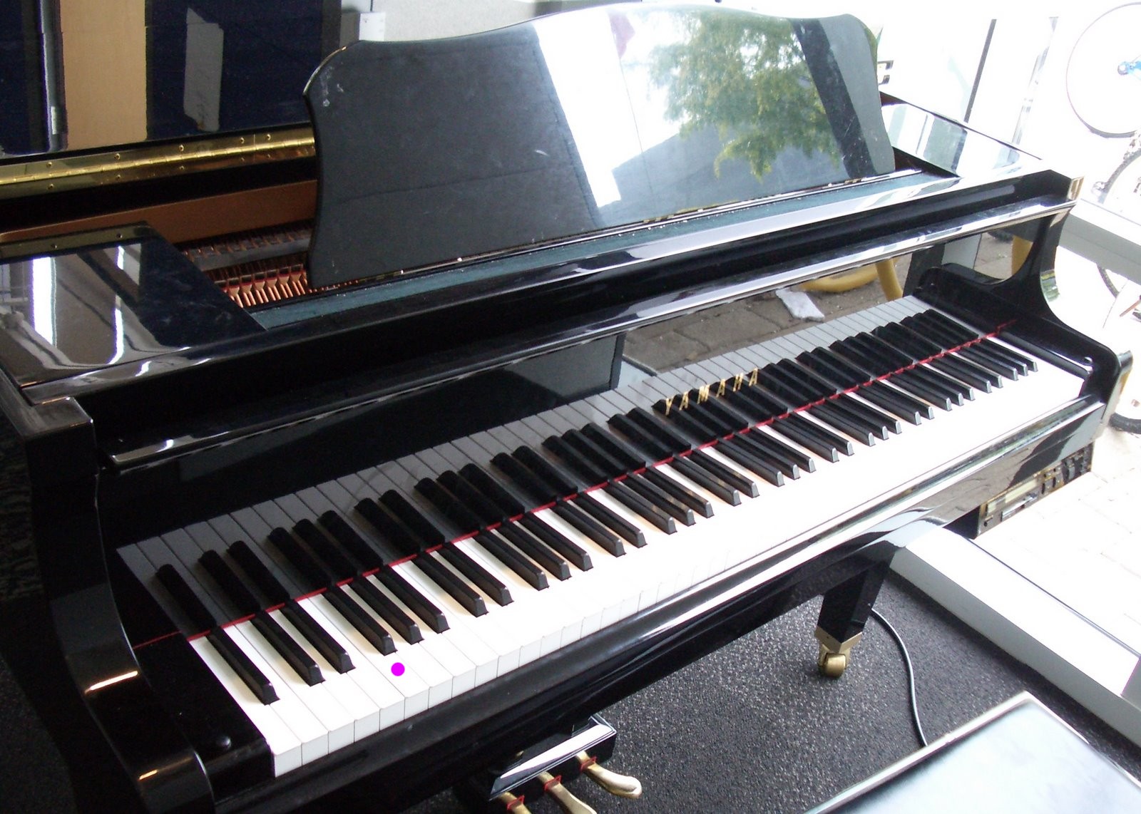 piano_low_f.jpg